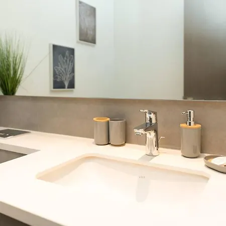 Higuests - Creekside Stylish 3Br Apartment With Views Dubai Exterior photo